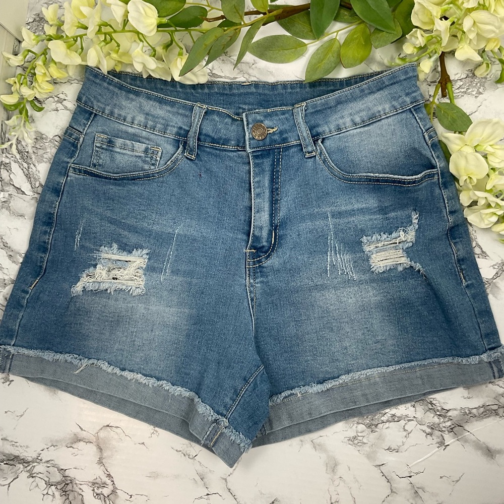 Fashion‎ Jean by Amazon, Women’s Sz Med. Distressed Shorts W/Stretch Gently Used